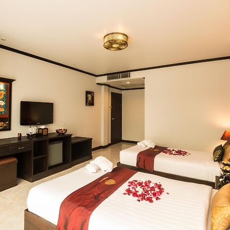 Tanawan Phuket Hotel Patong Luaran gambar