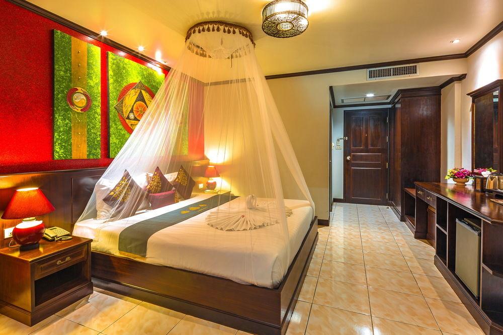 Tanawan Phuket Hotel Patong Luaran gambar