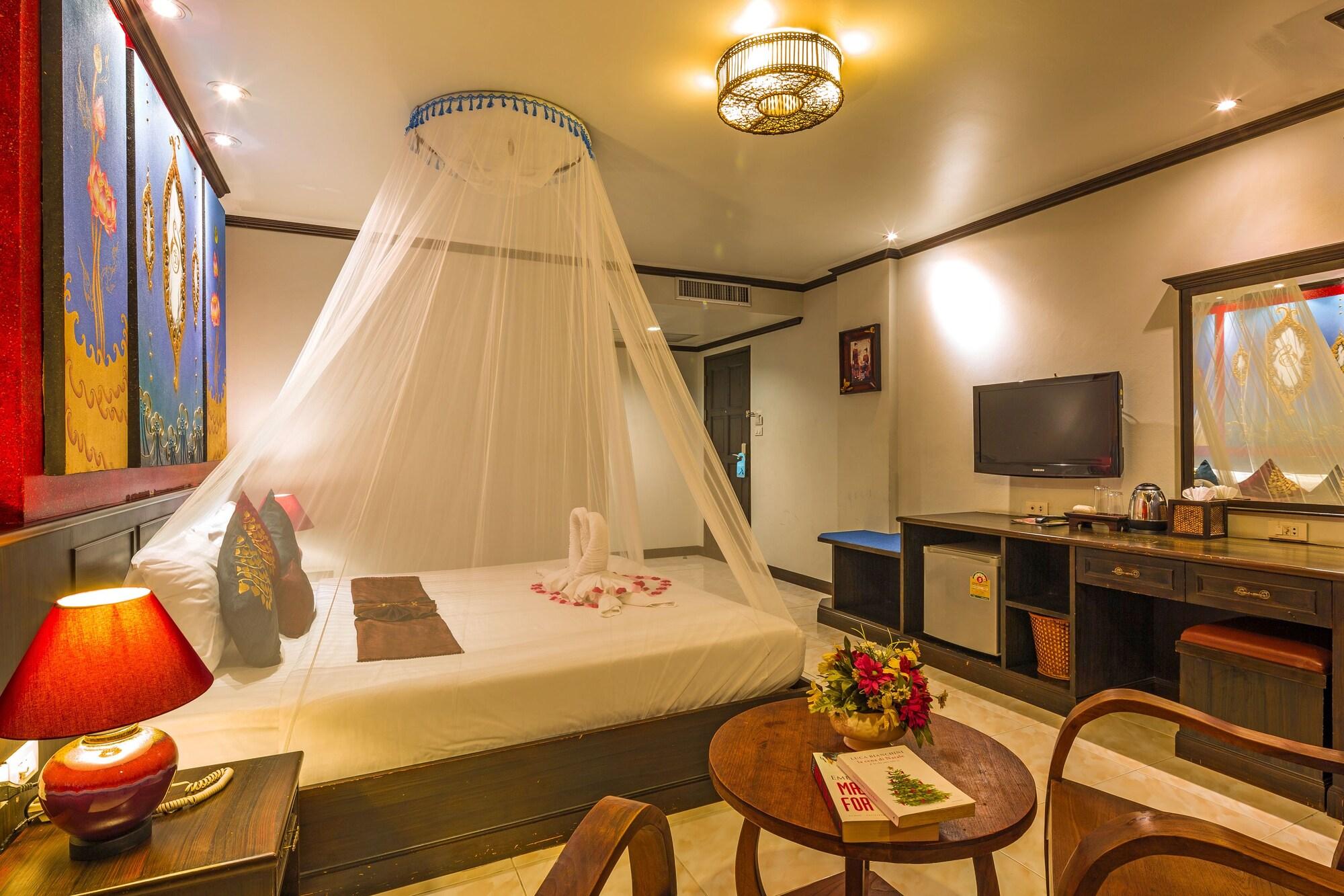 Tanawan Phuket Hotel Patong Luaran gambar