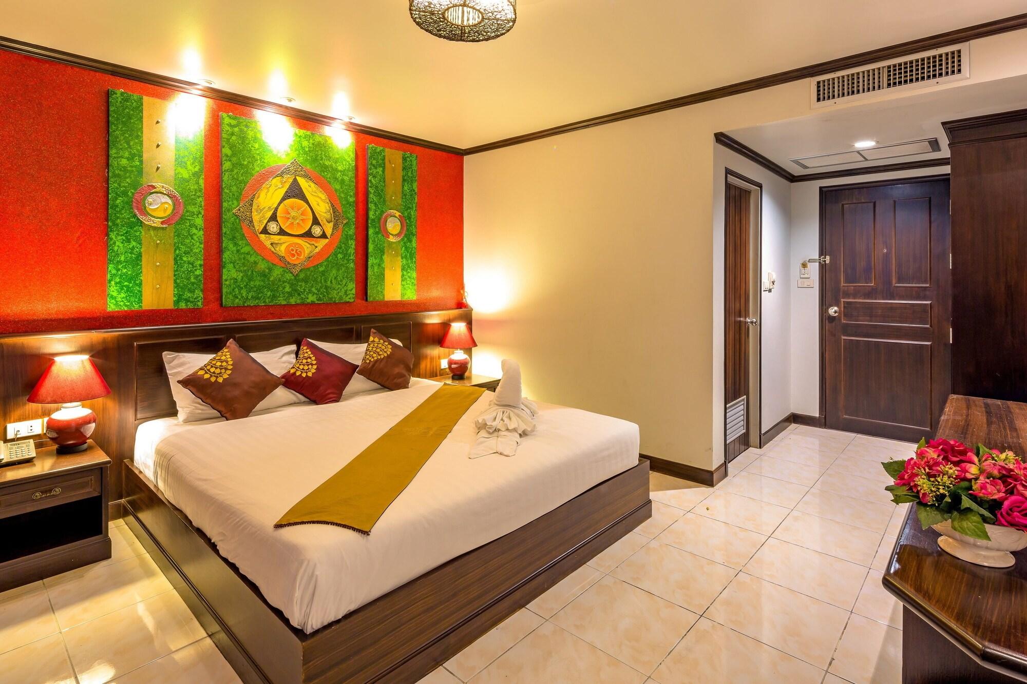 Tanawan Phuket Hotel Patong Luaran gambar