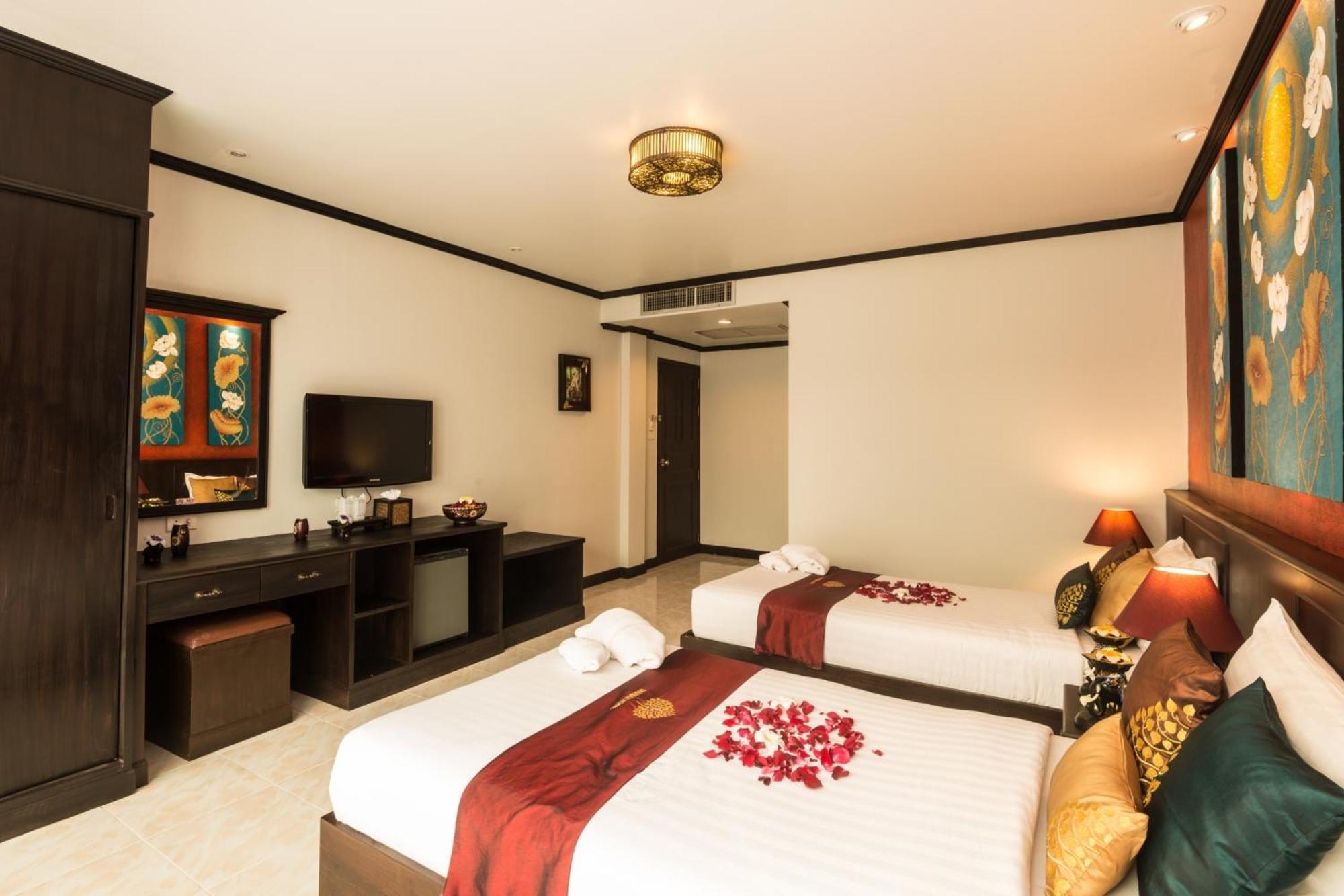 Tanawan Phuket Hotel Patong Luaran gambar