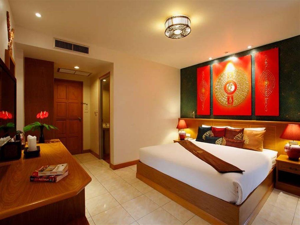 Tanawan Phuket Hotel Patong Luaran gambar