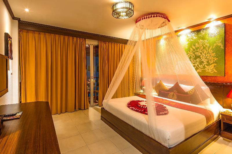 Tanawan Phuket Hotel Patong Luaran gambar