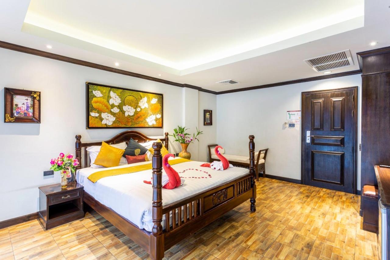 Tanawan Phuket Hotel Patong Luaran gambar